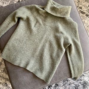 Aritiza olive green sweater